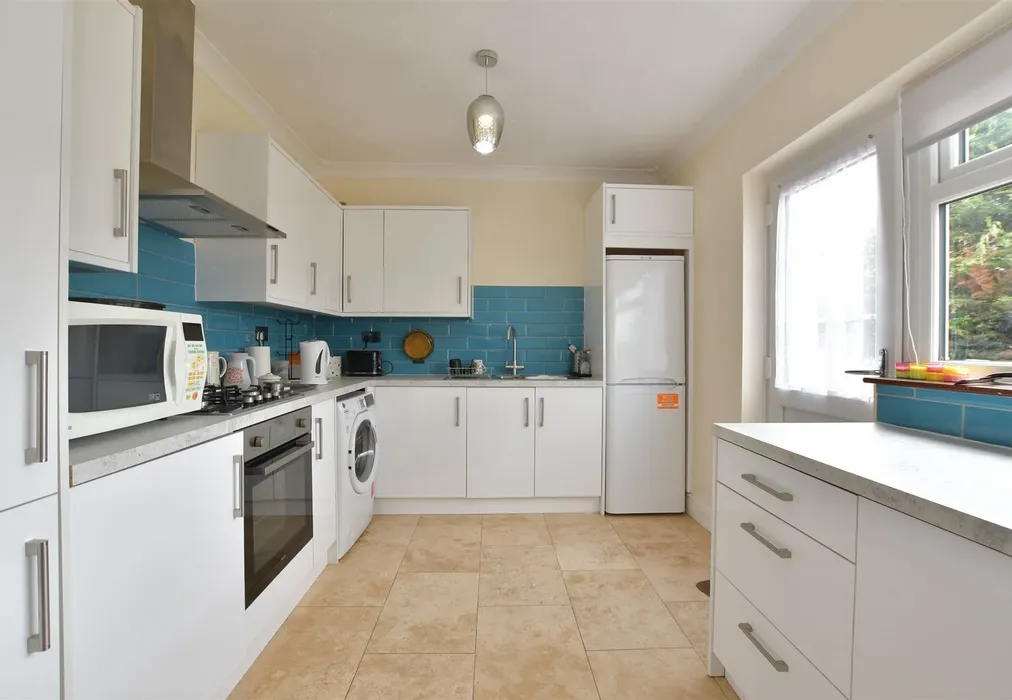 Kitchen - Bassett Gardens, North Weald, Epping, Essex - Wards of Kent