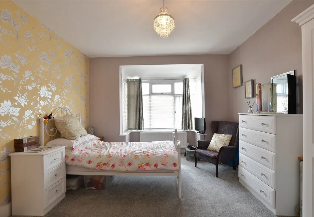 Bedroom 1 - Bassett Gardens, North Weald, Epping, Essex - Wards of Kent