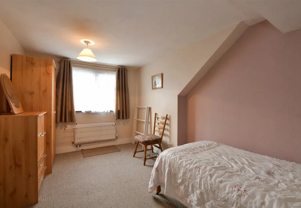 Bedroom 2 - Bassett Gardens, North Weald, Epping, Essex - Wards of Kent