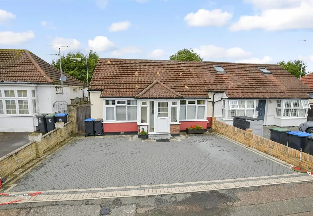 External (Web) - Bassett Gardens, North Weald, Epping, Essex - Wards of Kent