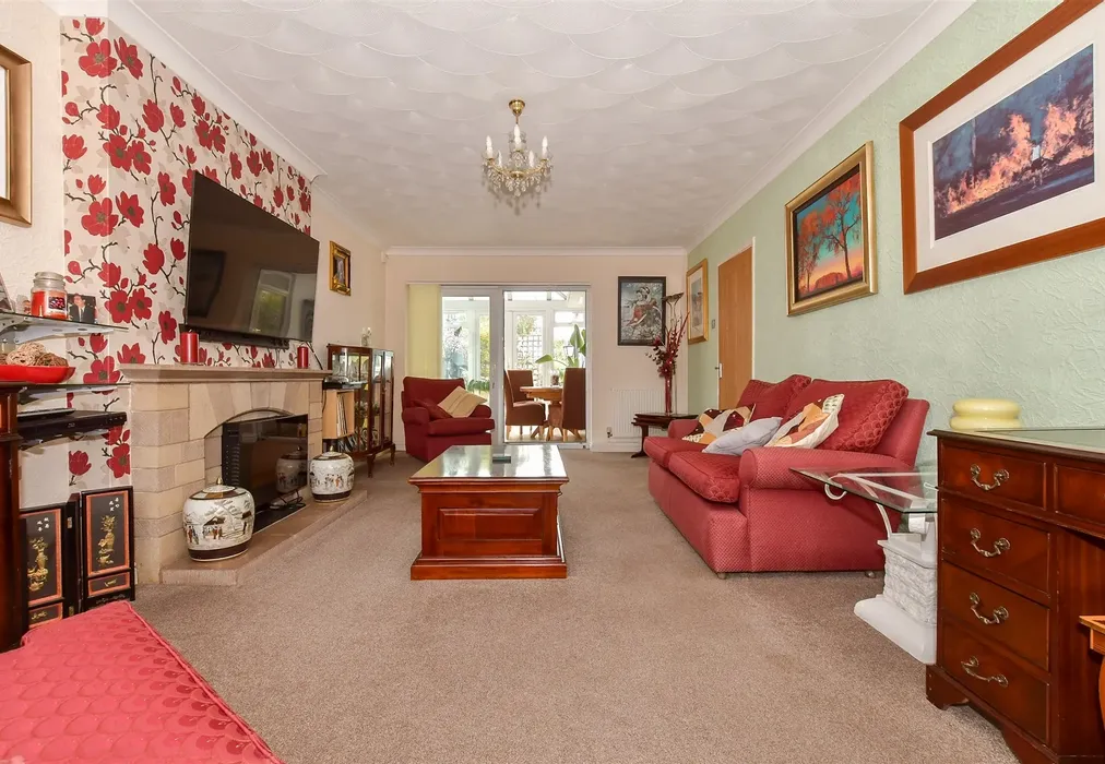 Lounge - Magnolia Avenue, Cliftonville, Margate, Kent - Wards of Kent