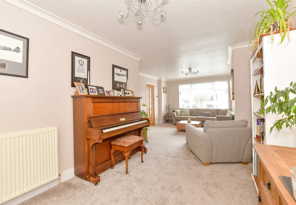 Lounge/ Diner - Bevan Road, Waterlooville, Hampshire - Wards of Kent