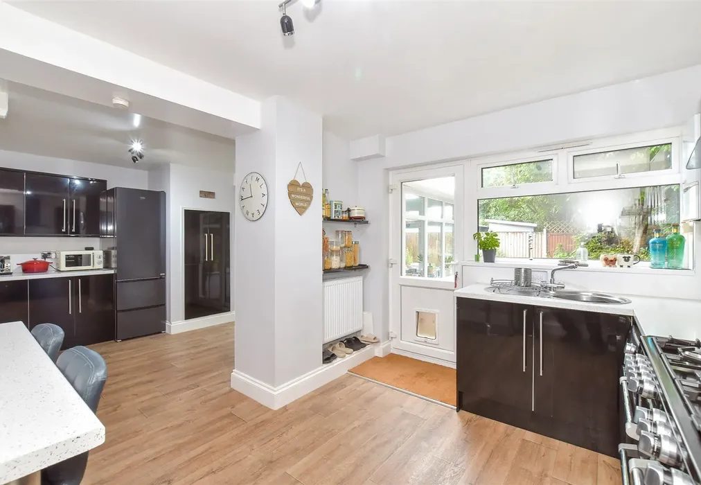 Kitchen - Bevan Road, Waterlooville, Hampshire - Wards of Kent