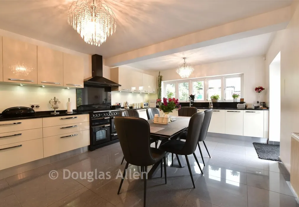 Kitchen/Breakfast Room - Avey Lane, Waltham Abbey, Essex - Wards of Kent