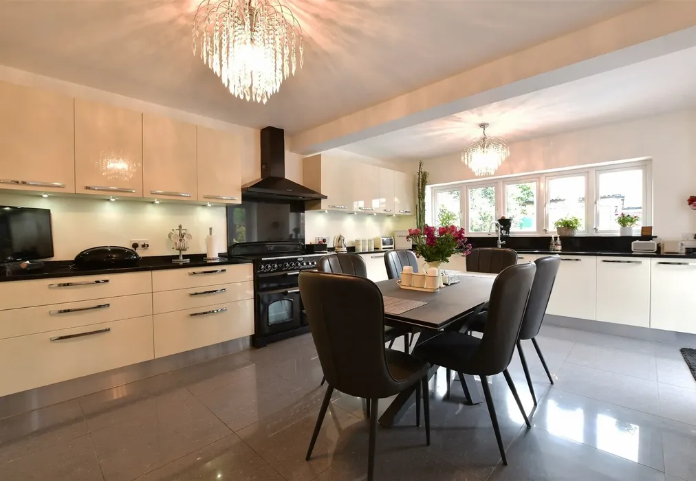 Kitchen/Breakfast Room - Avey Lane, Waltham Abbey, Essex - Wards of Kent