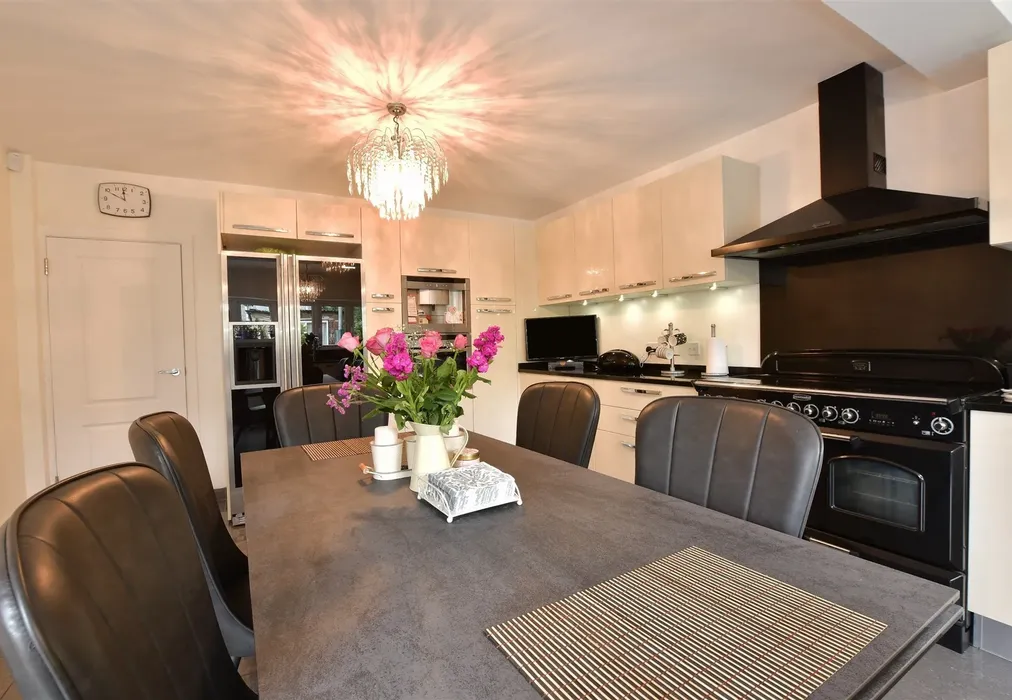 Kitchen/Breakfast Room - Avey Lane, Waltham Abbey, Essex - Wards of Kent