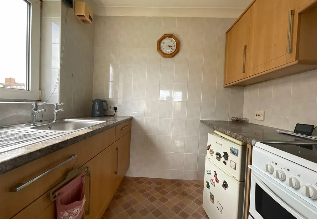 Kitchen - Heene Road, Worthing, West Sussex - Wards of Kent