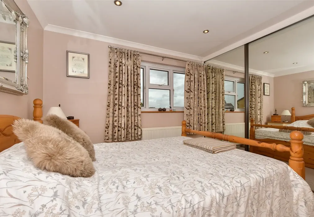 Bedroom 1 - Hazelwood Close, Tunbridge Wells, Kent - Wards of Kent