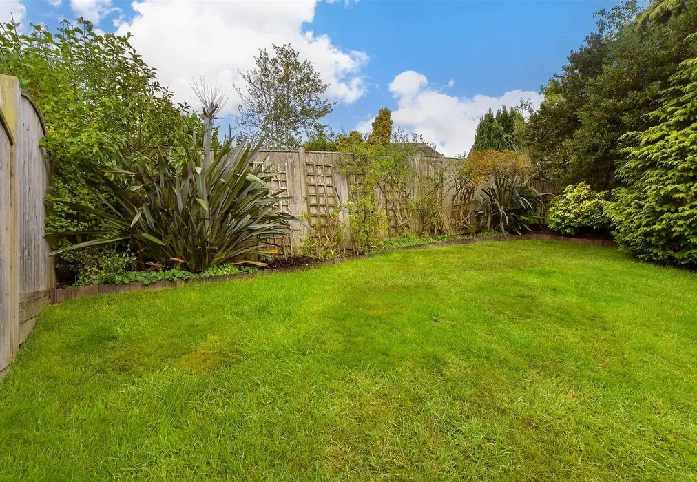 Rear Garden - Hazelwood Close, Tunbridge Wells, Kent - Wards of Kent