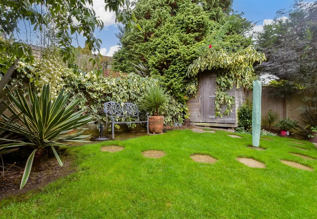 Rear Garden - Hazelwood Close, Tunbridge Wells, Kent - Wards of Kent