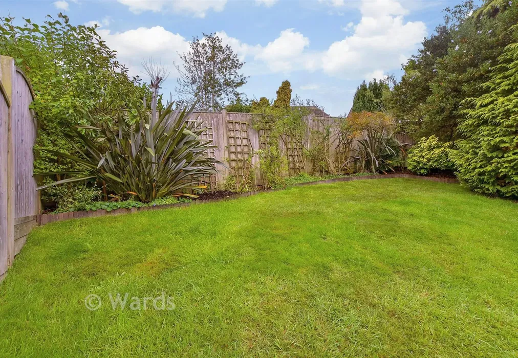 Rear Garden - Hazelwood Close, Tunbridge Wells, Kent - Wards of Kent