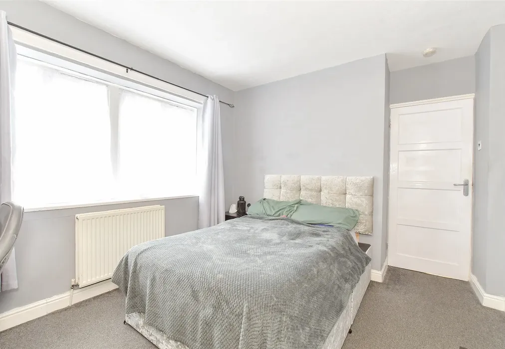 Bedroom 2 - Corhampton Crescent, Havant, Hampshire - Wards of Kent