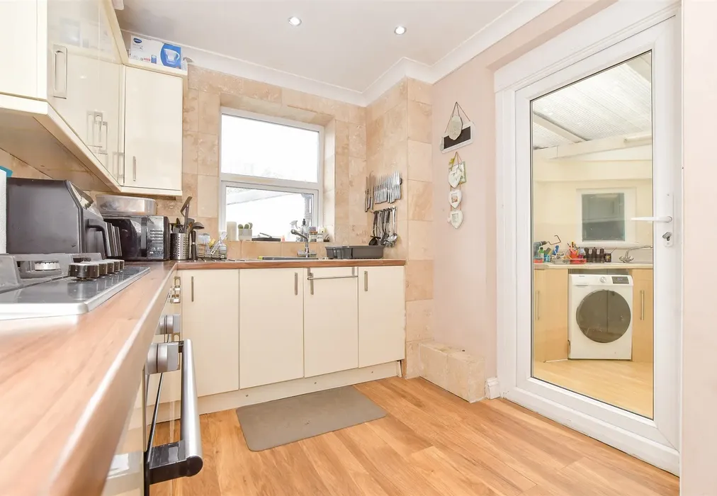Kitchen - Corhampton Crescent, Havant, Hampshire - Wards of Kent