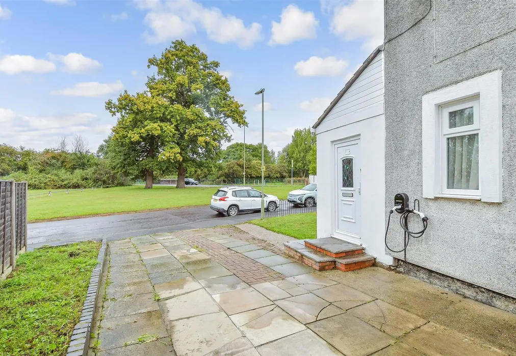 Driveway/Parking - Corhampton Crescent, Havant, Hampshire - Wards of Kent
