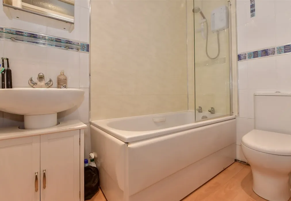 Bathroom - Burghclere Drive, Maidstone, Kent - Wards of Kent