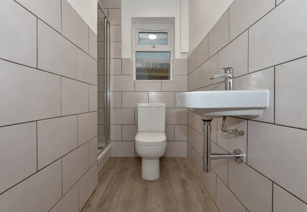 Downstairs Shower - Willington Street, Maidstone, Kent - Wards of Kent