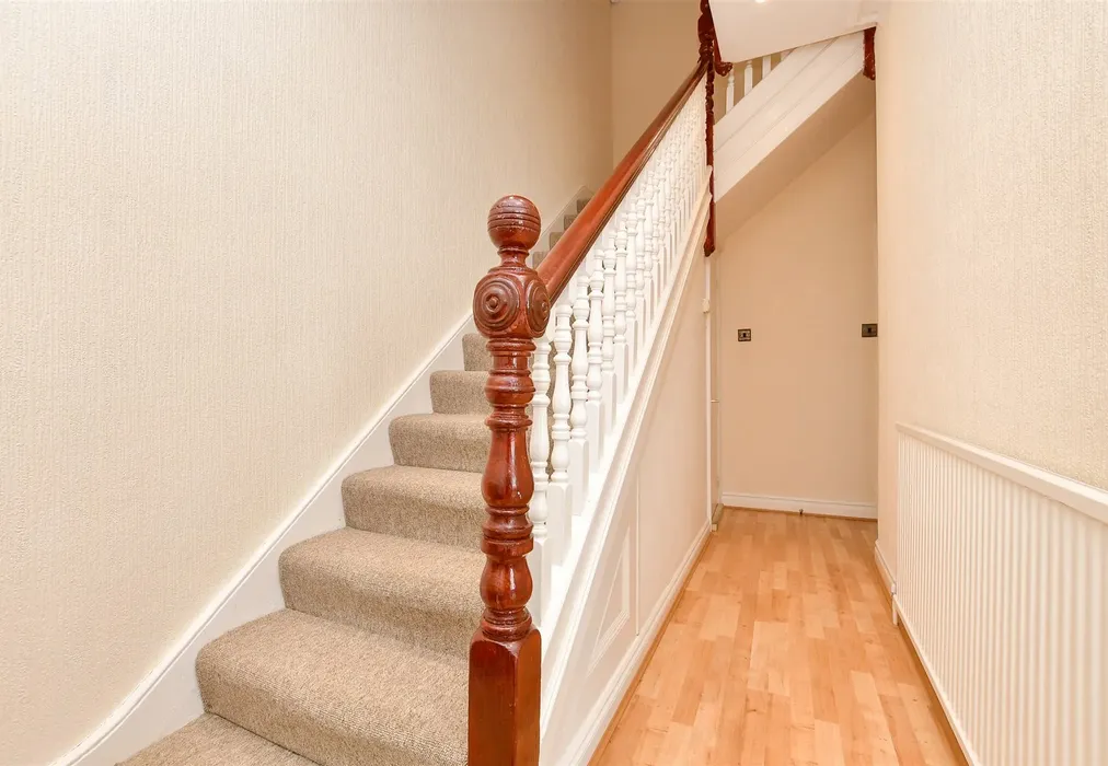 Entrance Hall - Sanderstead Road, South Croydon, Surrey - Wards of Kent