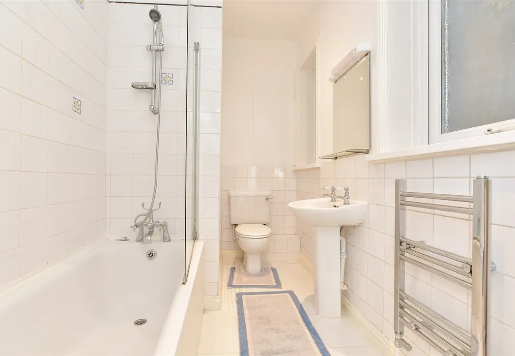 En-Suite Bathroom - Sanderstead Road, South Croydon, Surrey - Wards of Kent