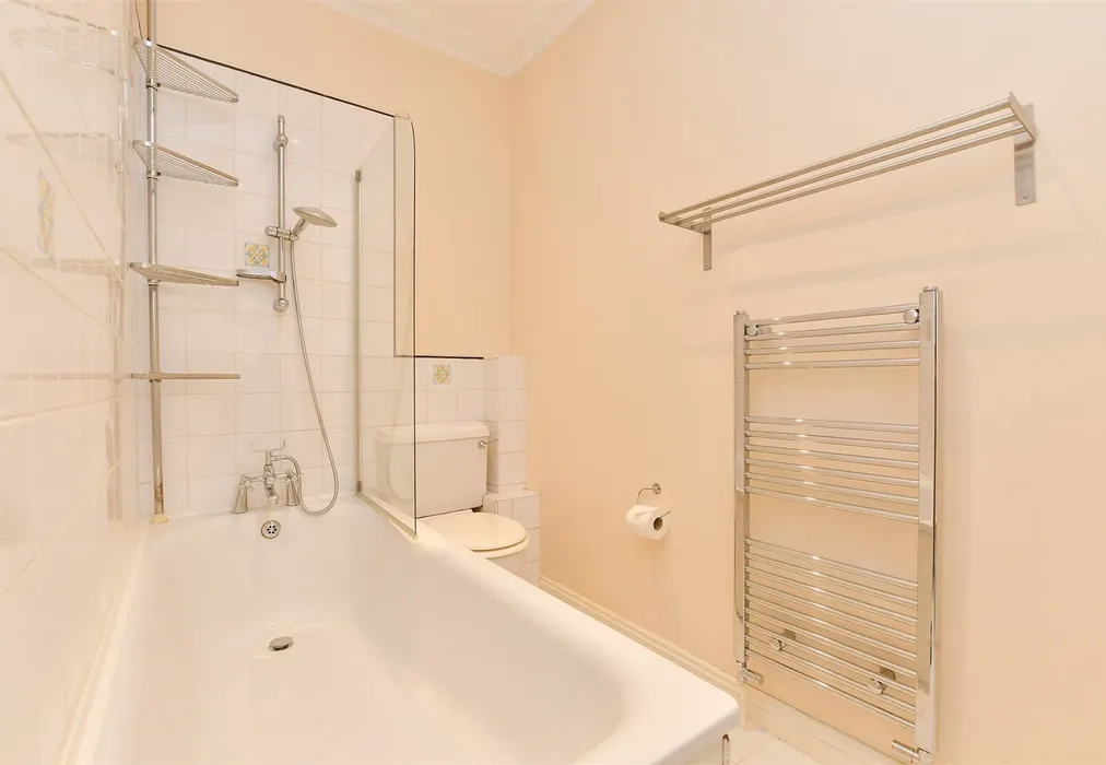 Bathroom - Sanderstead Road, South Croydon, Surrey - Wards of Kent