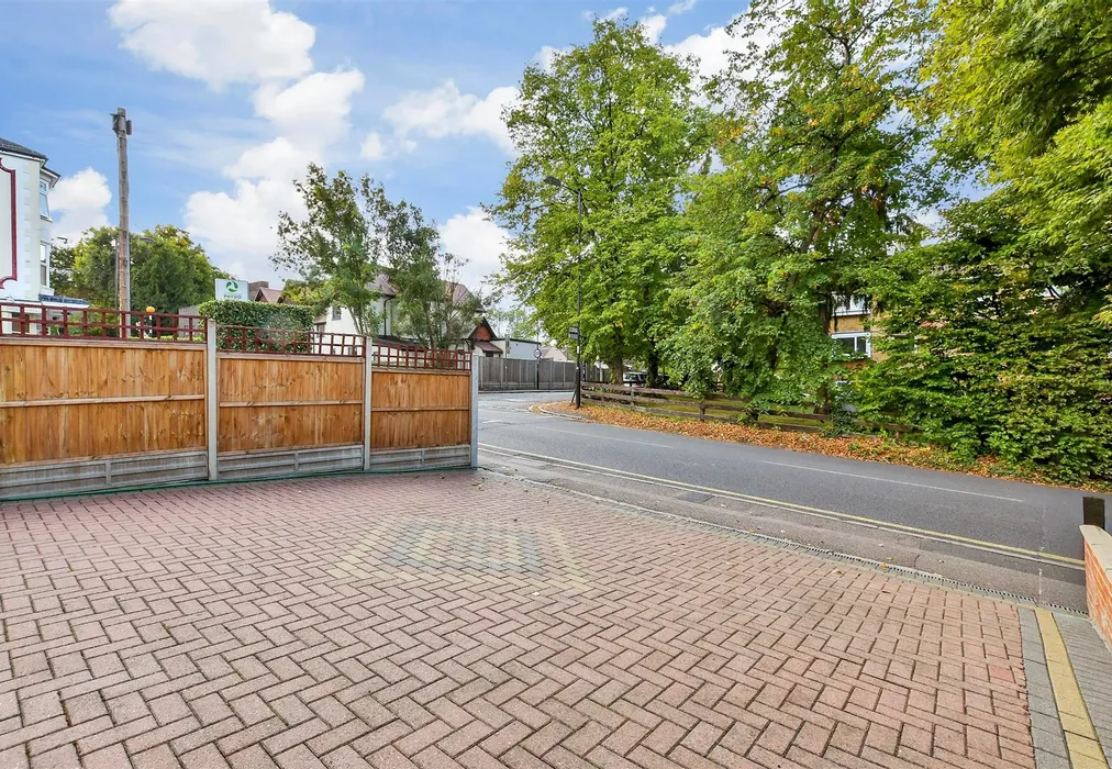 Driveway/Parking - Sanderstead Road, South Croydon, Surrey - Wards of Kent