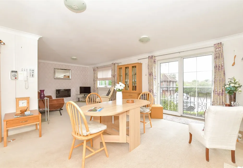 Lounge/Diner - The Street, Rustington, West Sussex - Wards of Kent