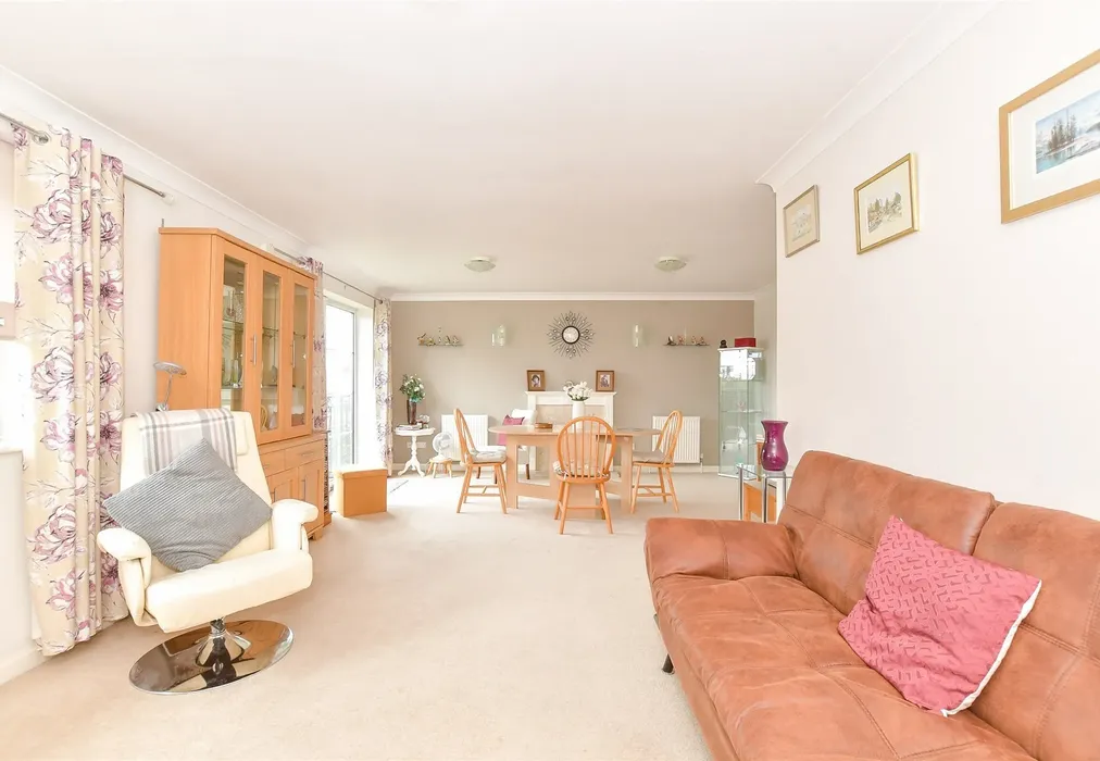 Lounge/Diner - The Street, Rustington, West Sussex - Wards of Kent