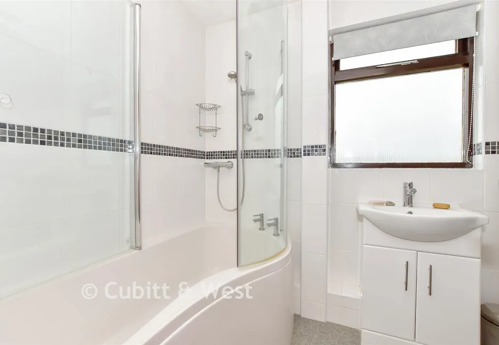 Bathroom - Warner Road, Selsey, Chichester, West Sussex - Wards of Kent