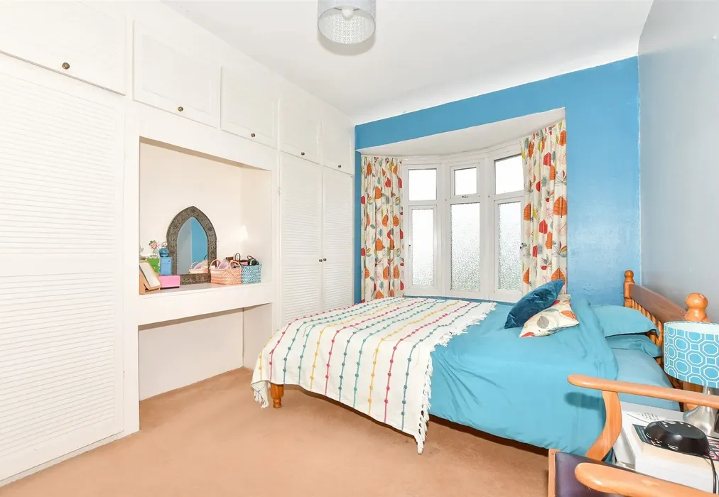 Bedroom 1 - Dymchurch Road, Hythe, Kent - Wards of Kent