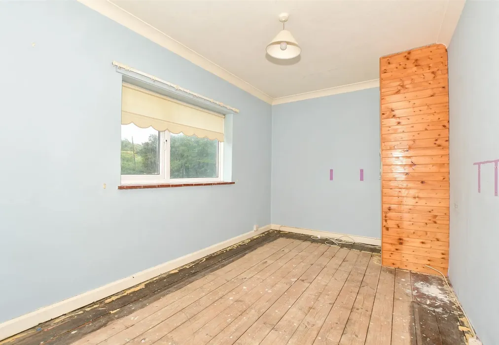 Bedroom 2 - Peene, Folkestone, Kent - Wards of Kent