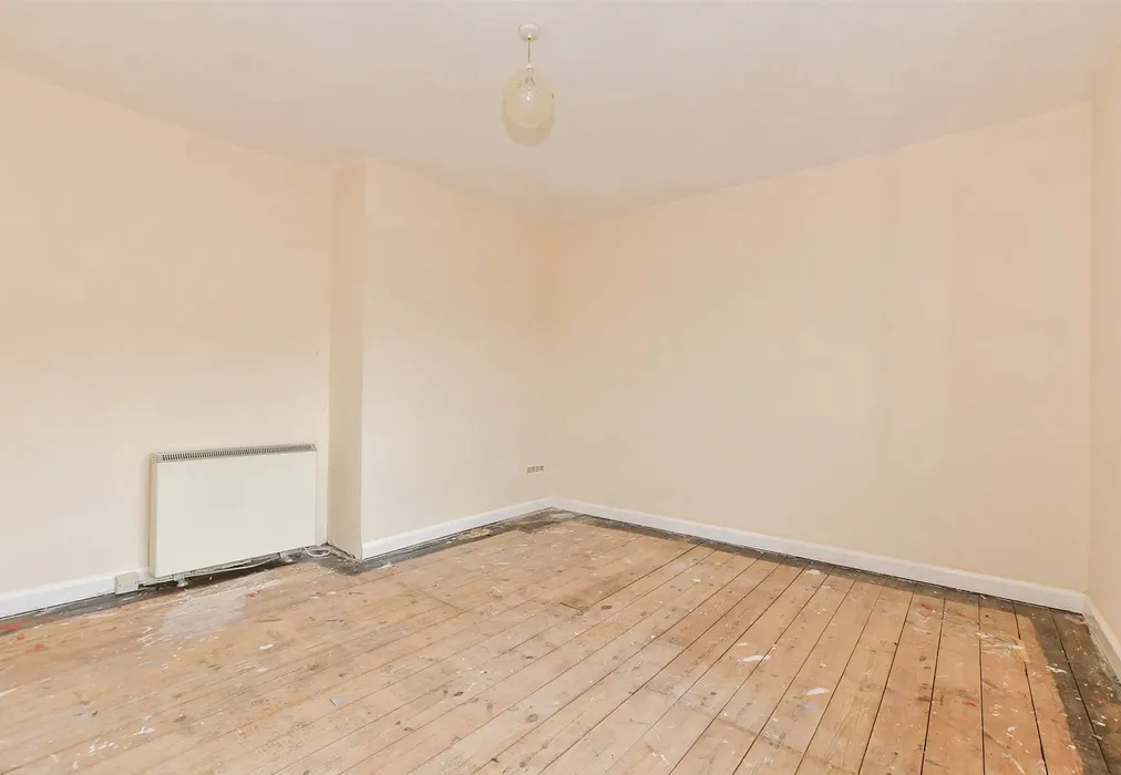 Bedroom 1 - Peene, Folkestone, Kent - Wards of Kent