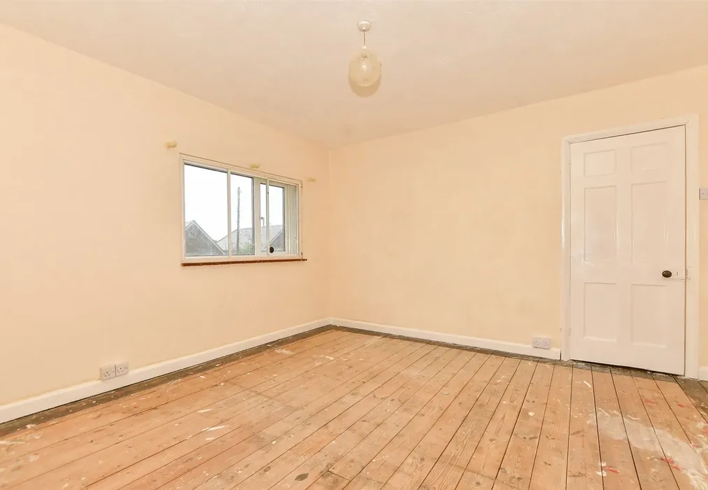 Bedroom 1 - Peene, Folkestone, Kent - Wards of Kent