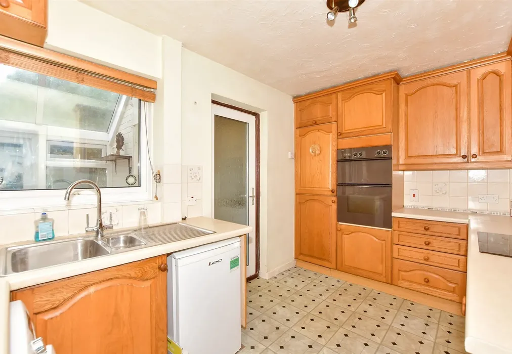 Kitchen - Peene, Folkestone, Kent - Wards of Kent