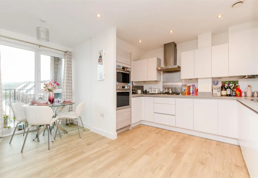 Kitchen - Knights Templar Way, Strood, Rochester, Kent - Wards of Kent