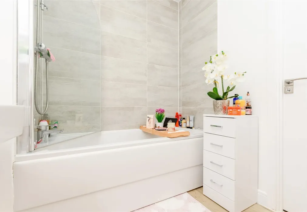 Bathroom - Knights Templar Way, Strood, Rochester, Kent - Wards of Kent