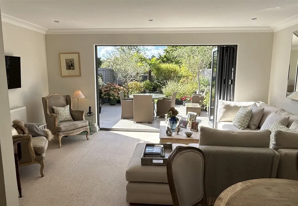 Lounge We - High Street, Cranleigh, Surrey - Wards of Kent