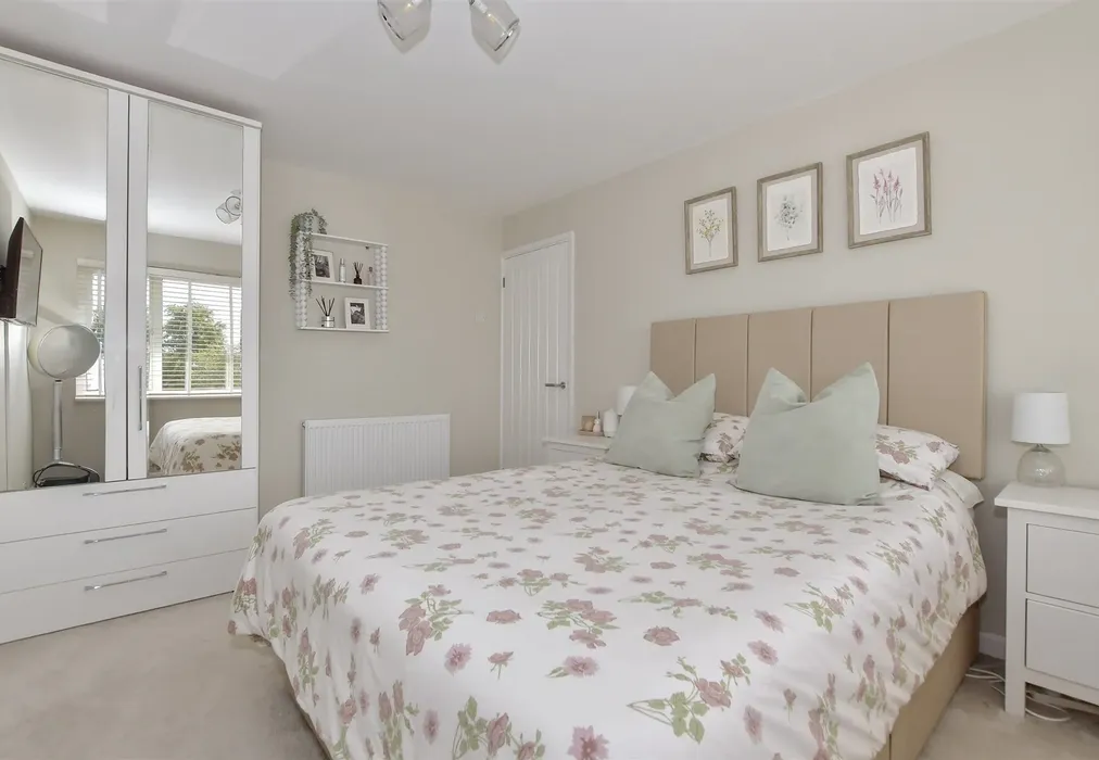 Bedroom 1 - Bedgebury Close, Maidstone, Kent - Wards of Kent