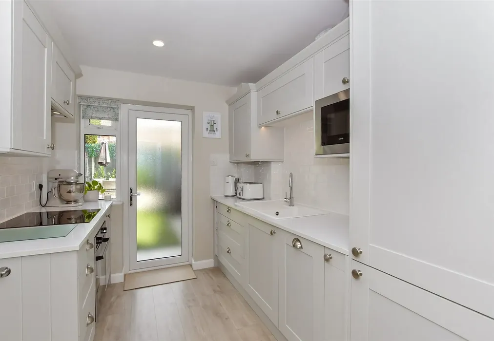 Kitchen - Bedgebury Close, Maidstone, Kent - Wards of Kent
