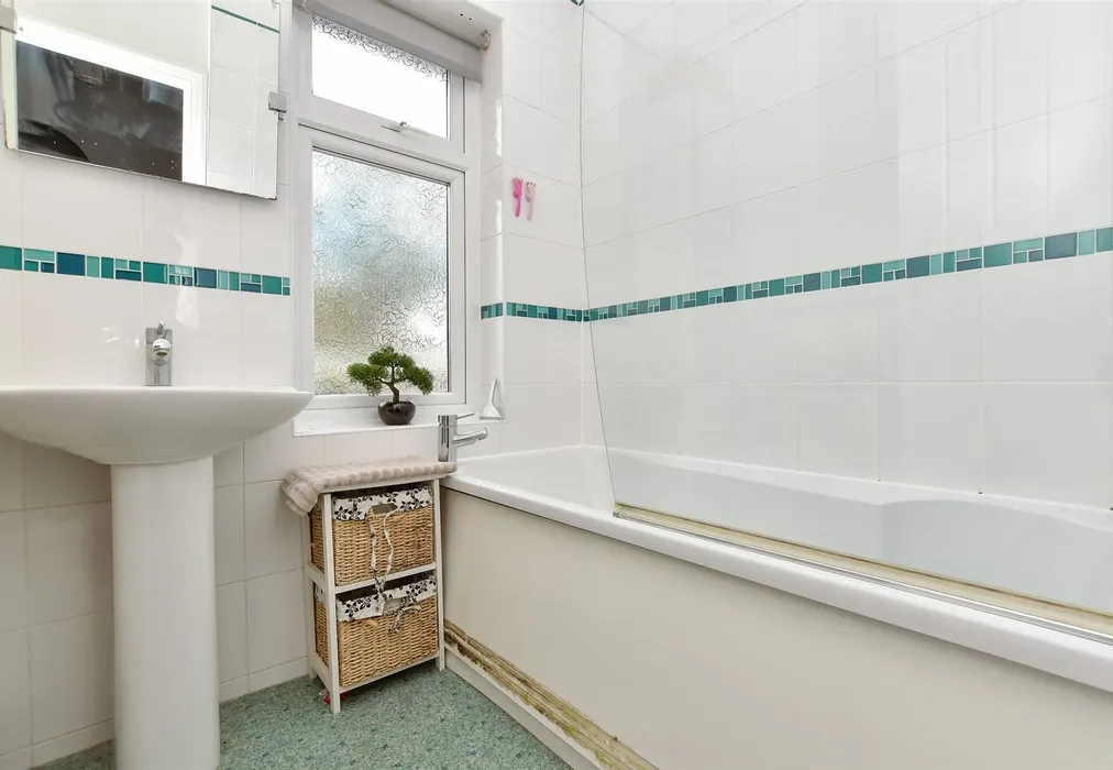 Bathroom - West Way, Croydon, Surrey - Wards of Kent