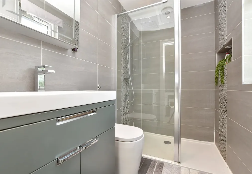En-Suite Shower Room - West Way, Croydon, Surrey - Wards of Kent