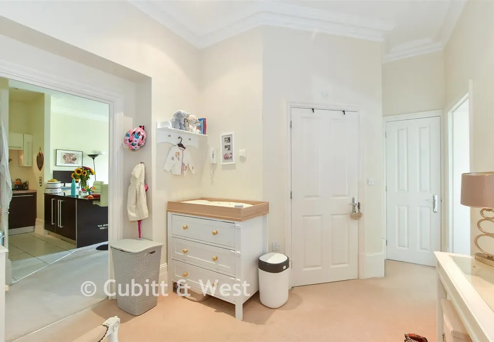 Entrance Hall - Massetts Road, Horley, Surrey - Wards of Kent