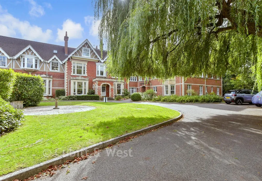 Communal Gardens - Massetts Road, Horley, Surrey - Wards of Kent