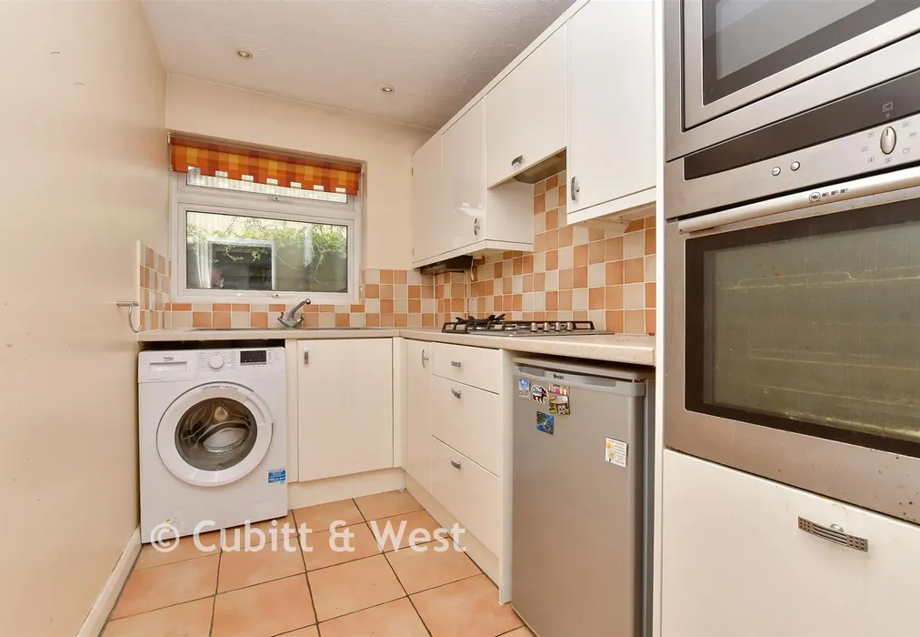 Kitchen - Josephine Avenue, Lower Kingswood, Surrey - Wards of Kent