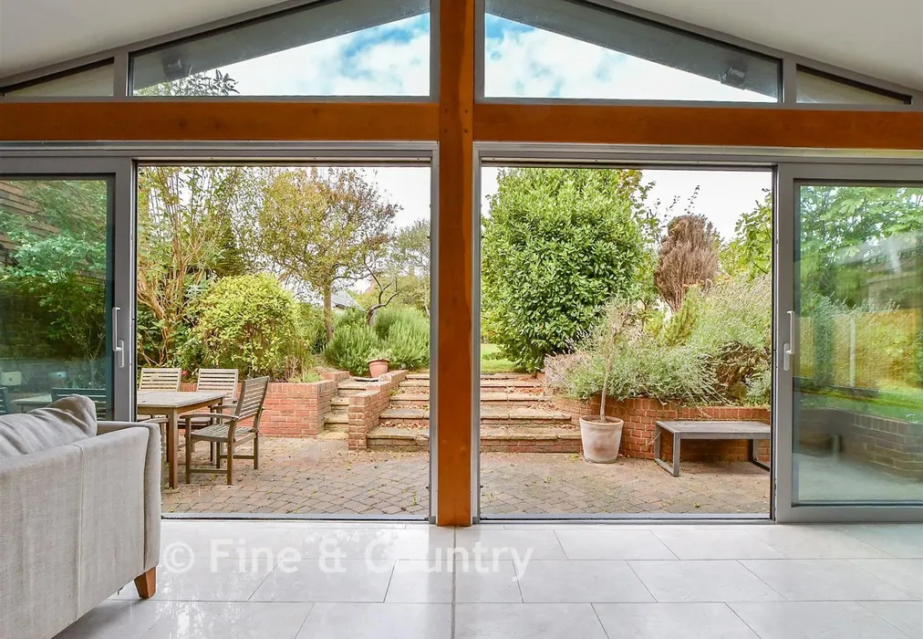 Internal Lifestyle Photograph - Western Esplanade, Broadstairs, Kent - Wards of Kent