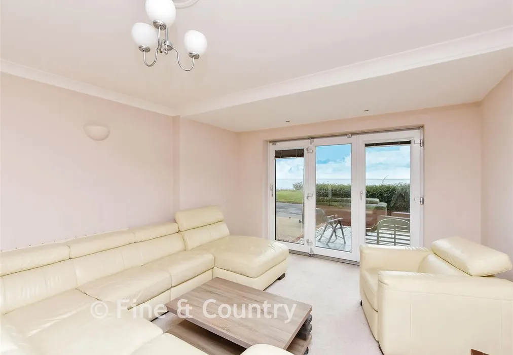 Lounge - Western Esplanade, Broadstairs, Kent - Wards of Kent