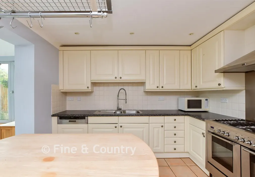 Kitchen - Western Esplanade, Broadstairs, Kent - Wards of Kent
