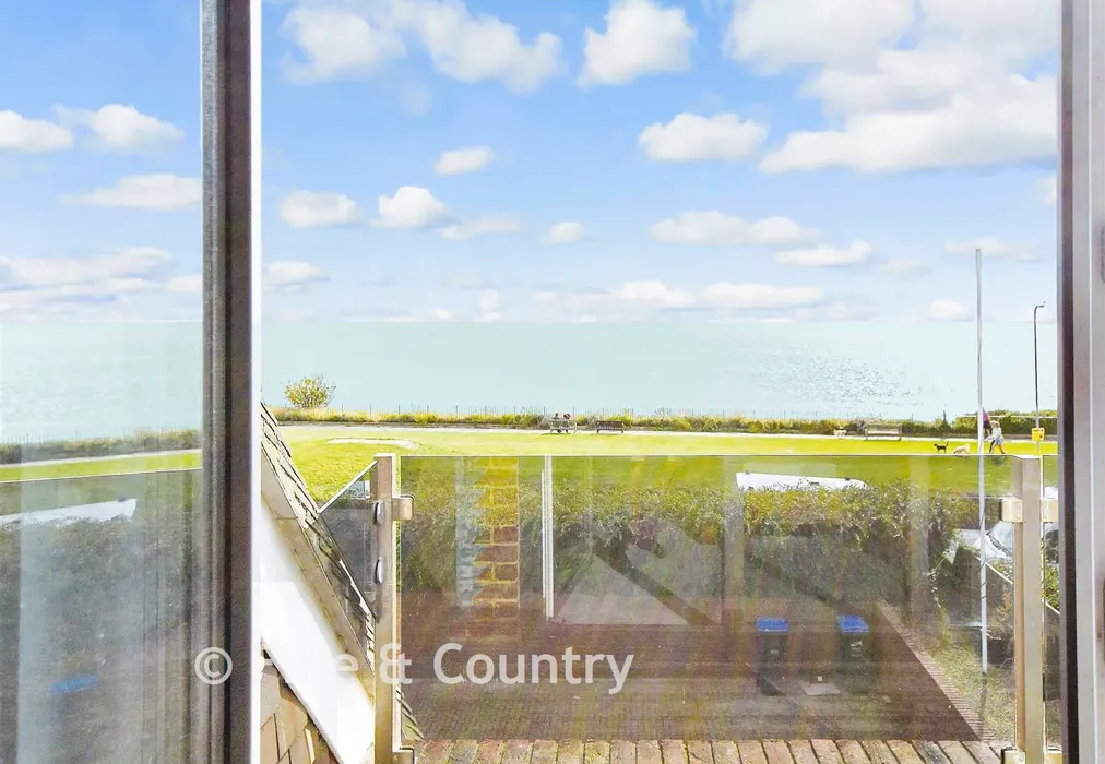 View - Western Esplanade, Broadstairs, Kent - Wards of Kent
