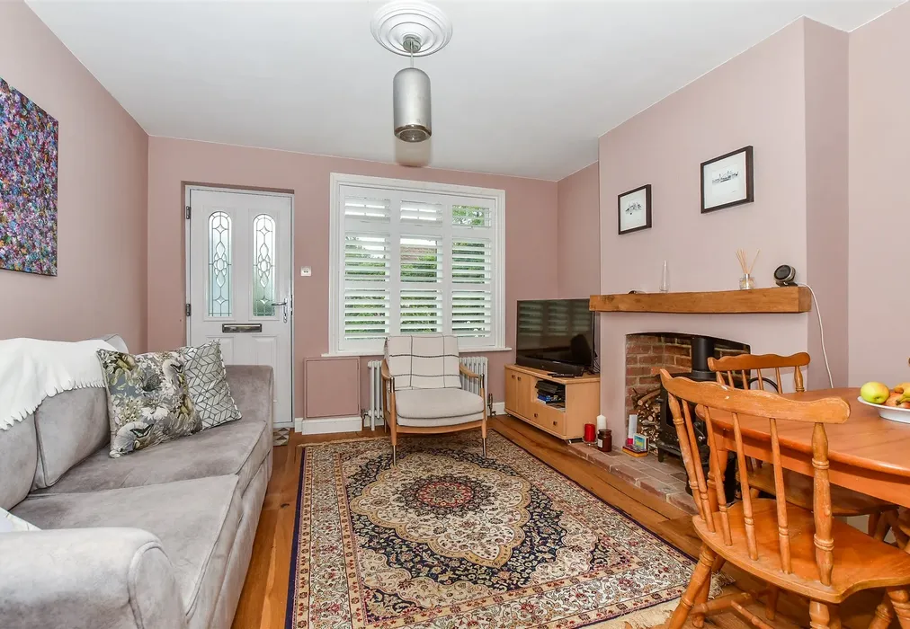 Lounge - Beacon Oak Road, Tenterden, Kent - Wards of Kent