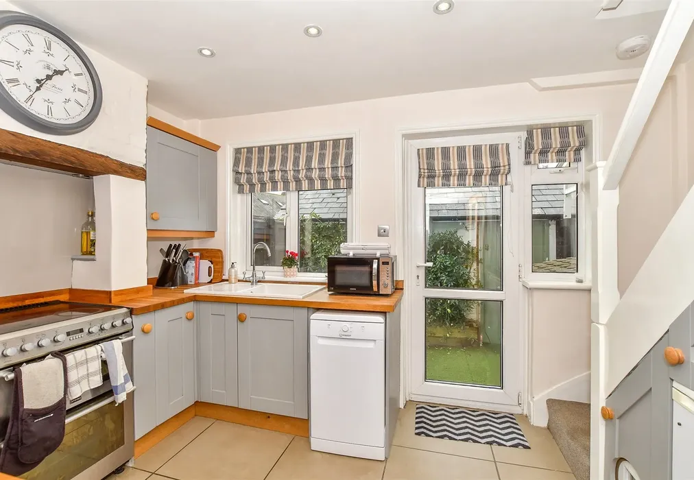 Kitchen - Beacon Oak Road, Tenterden, Kent - Wards of Kent