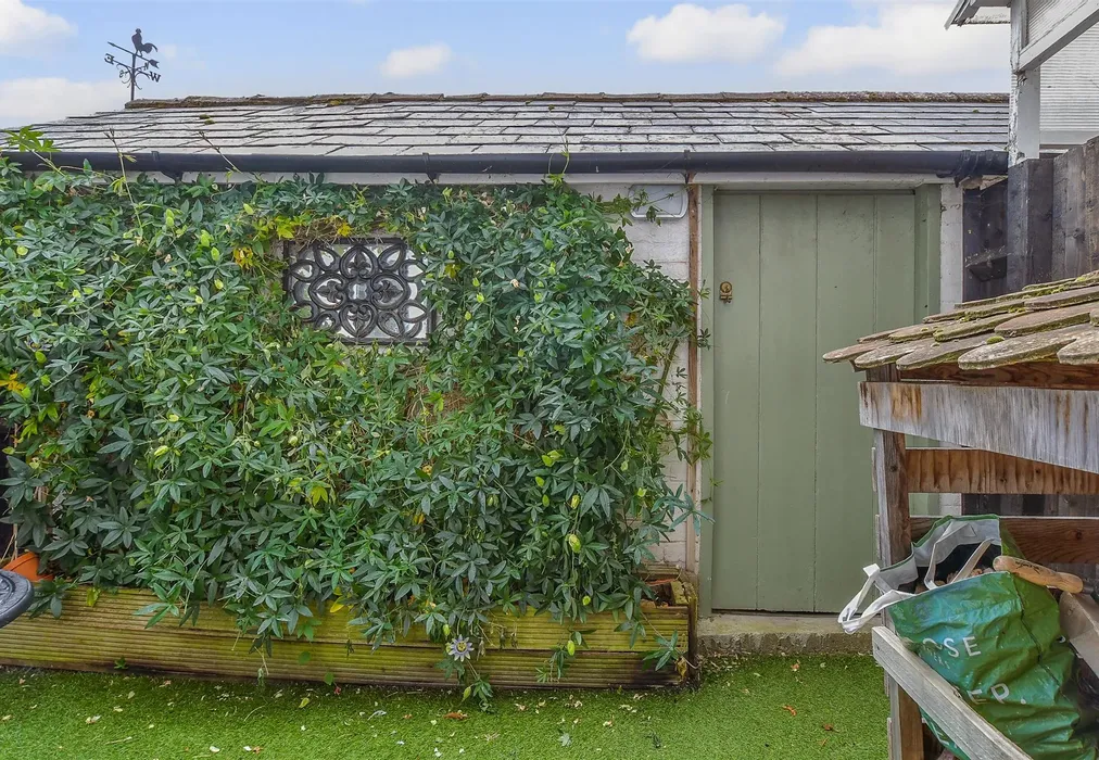 Rear Garden - Beacon Oak Road, Tenterden, Kent - Wards of Kent