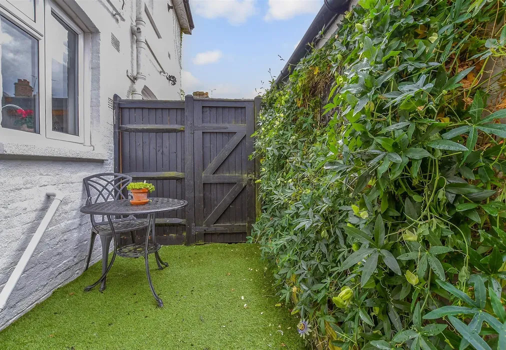 Rear Garden - Beacon Oak Road, Tenterden, Kent - Wards of Kent